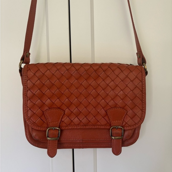 Divina Firenze Handbags - Divina Firenze Woven brown Leather crossbody bag: Genuine leather from Italy